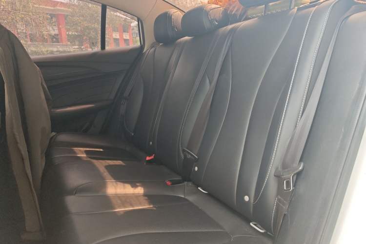 Used Roewe i5 2020 1.5L Automatic 4G Connect Luxury Flagship Edition Left Rear Seat