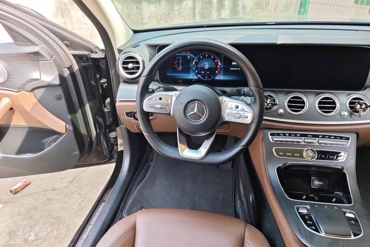 Used Mercedes-Benz E-Class 2019 Restyled E 300 L Sporty and Stylish Edition Steering Wheel