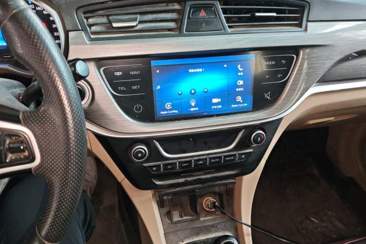 Used Geely Auto Emgrand 2017 Sedan Million Edition 1.5L Manual Luxury Model
