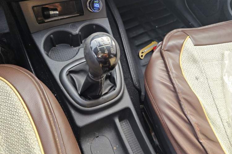 Used Dongfeng Fengon 330 2014 1.5L Manual Utility Version DK15 Gear Lever