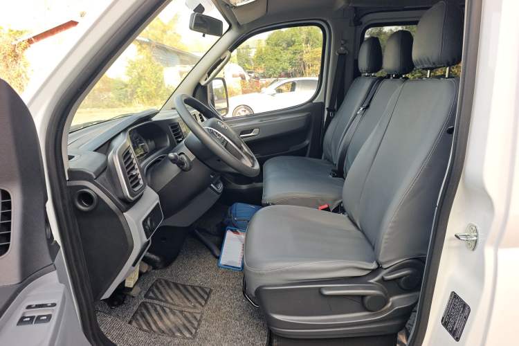 Used SAIC MAXUS Xintu V80 2024 Aotuntong Value Edition 6MT Short Wheelbase Ultra-Low Roof 127 Ps 5/6 Seats