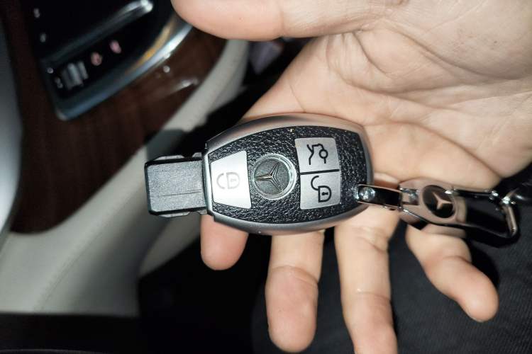 Used Mercedes-Benz Vito 2021 2.0T Business Version 7 Seats Vehicle Key