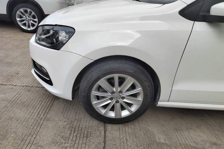 Used Volkswagen Polo 2014 1.6L Automatic Comfort Edition Left Front Wheel Hub