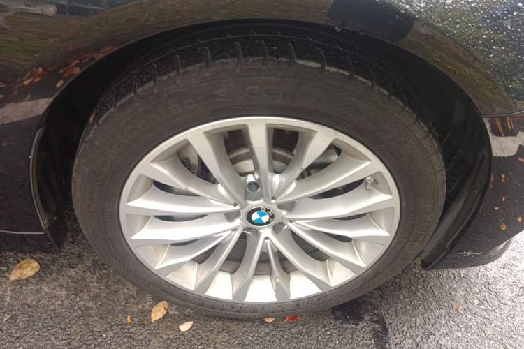 Used BMW 5 Series 2020 530Li Leading Edition Luxury Package Right Front Wheel Hub