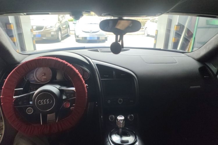 Used Audi R8 2014 4.2 FSI quattro Center Console