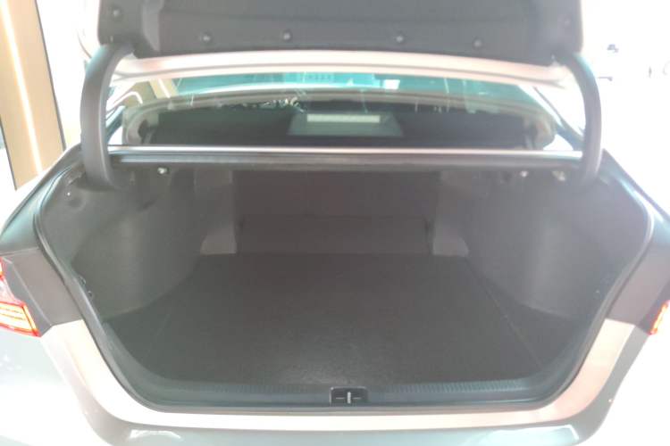 Used Toyota Camry 2018 2.5G Luxury Edition Trunk