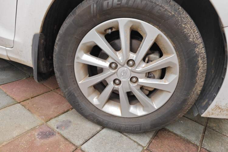Used Hyundai Verna (new generation) 2016 1.4L Manual Cool Edition GLS Right Front Wheel Hub