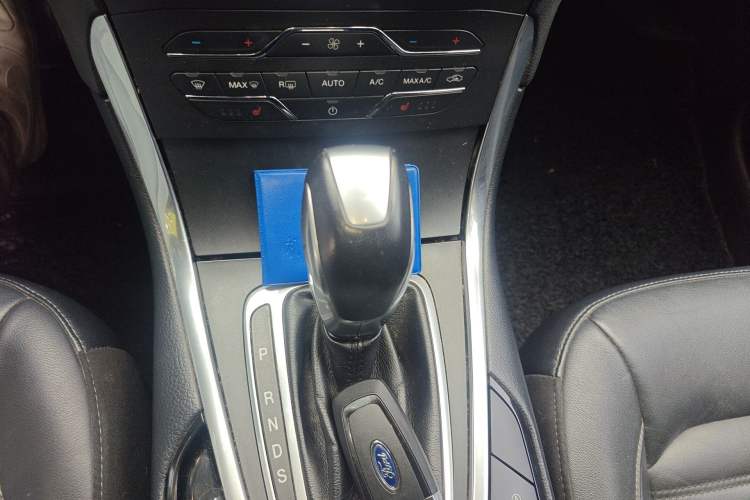 Used Ford Edge 2018 EcoBoost 245 Two-Wheel-Drive Titanium 7-Seater China V Standard Gear Lever