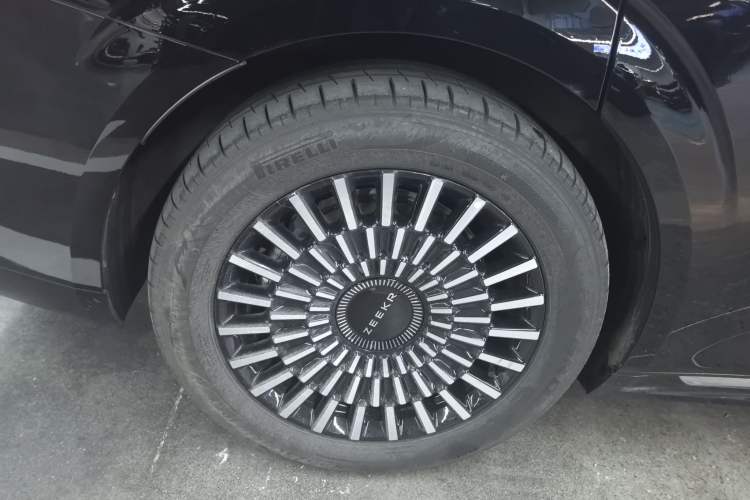 Used Zeekr 009 2024 7-Seater Walk-Through Version Four-Wheel Drive 108 kWh
