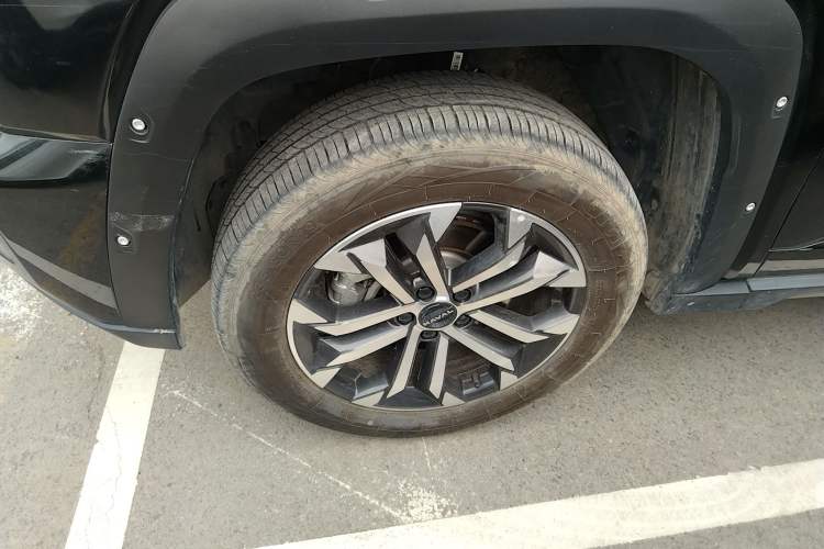 Used Haval H Dog 2023 2.0T Two-Wheel Drive Trendy Outdoor Edition Left Front Wheel Hub