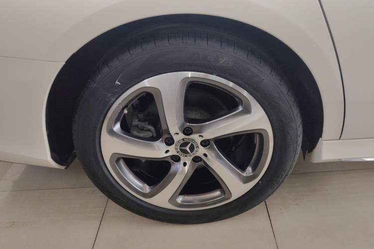 Used Mercedes-Benz E-Class 2017 E 300 L Sporty and Stylish Model Right Rear Wheel Hub