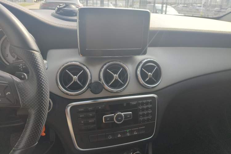 Used Mercedes-Benz GLA 2015 GLA 200 Fashion Model Audio And AC Panel