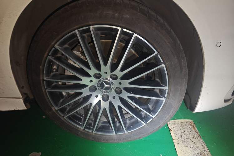 Used Mercedes-Benz C-Class 2022 Restyled C 260 L Sport Edition Right Front Wheel Hub