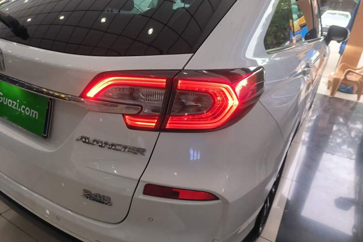 Used Honda Avancier 2017 240TURBO Two-Wheel Drive Premium Edition