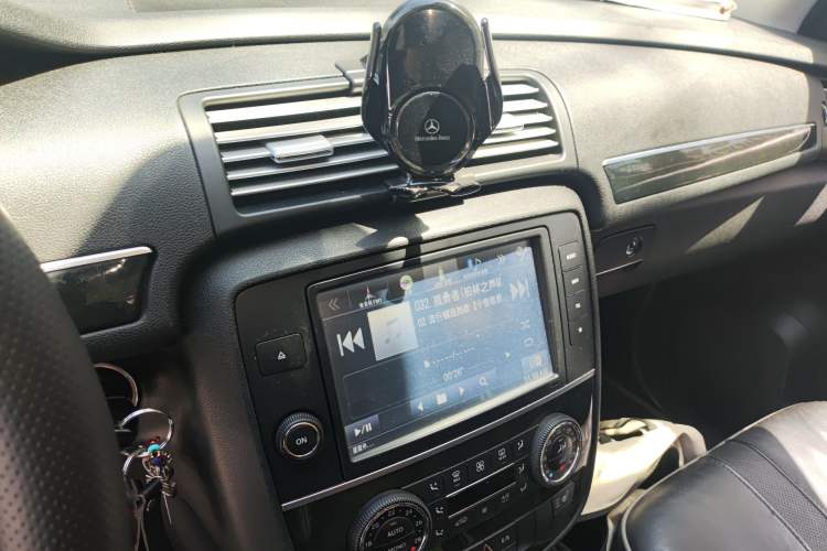 Used Mercedes-Benz R-Class 2015 R 320 4MATIC Luxury Model Audio And AC Panel