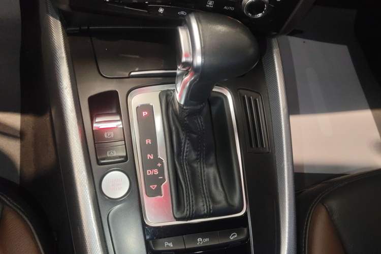 Used Audi Q5 2018 Collector's Edition 40 TFSI Technology Model
