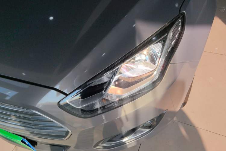 Used Ford Escort 2015 1.5L Automatic Fashion Model
