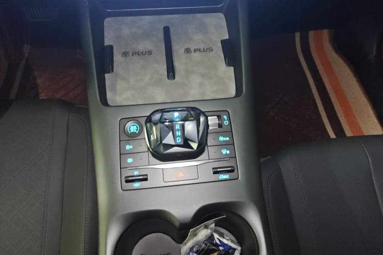 Used BYD Qin PLUS 2025 DM-i Smart Drive 55KM Leading Model Gear Lever