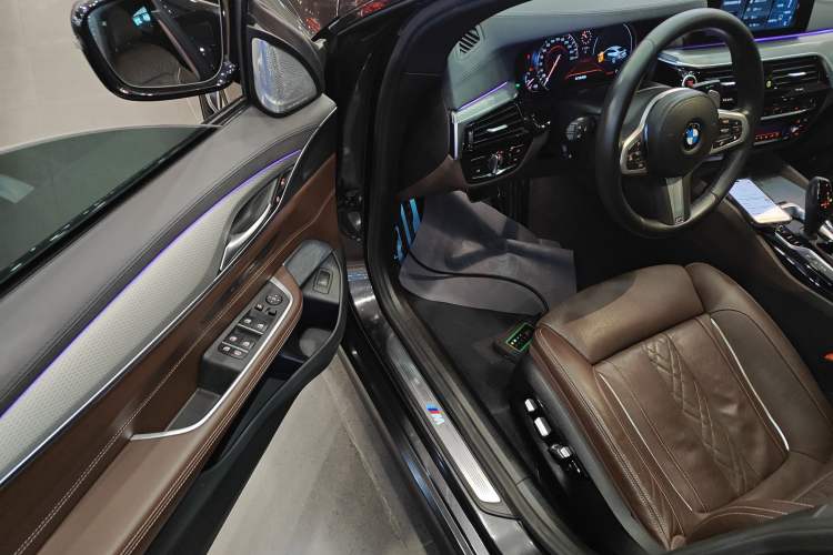 Used BMW 6 Series GT 2018 640i xDrive M Sport Package
