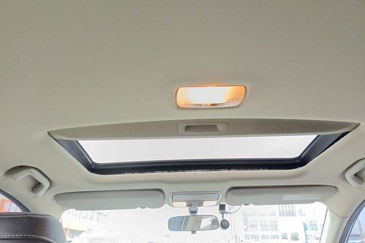 Used Honda CR-V 2015 2.0L two-wheel drive Fashion Edition Headliner