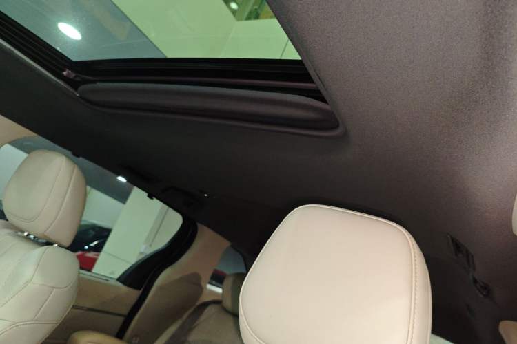 Used Toyota Sienna 2026 Model 2.5L Dual-Engine Four-Wheel-Drive Premium Edition