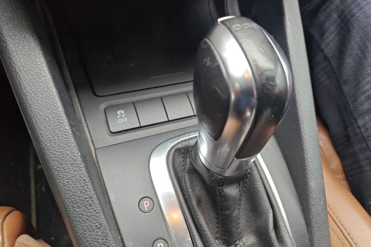Used Volkswagen Scirocco 2011 2.0 TSI Luxury Edition Gear Lever