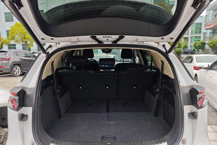 Used BYD Tang New Energy 2018 DM 2.0T All-Wheel Drive Smart Connectivity Luxury Model 7 Seats China V Emission Standard Trunk