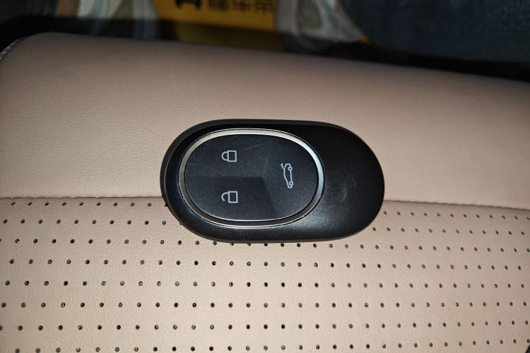 Used Nio ES6 2024 75 kWh Interior 1