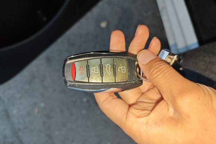 Used ORA White Cat 2022 Upgraded Model 305km Range Luxury Version Lithium-Ion Battery