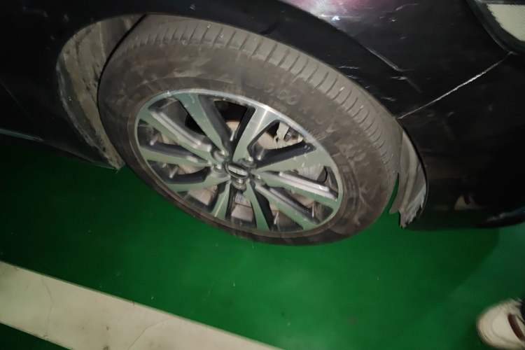 Used Lincoln Continental 2018 2.0T Two-Wheel Drive Deluxe Edition Right Front Wheel Hub