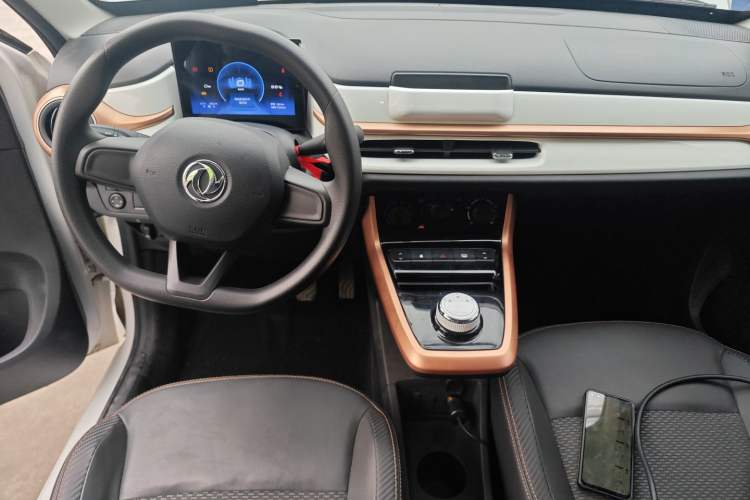 Used Dongfeng NAMMI BOX 2022 Revised Light Wind Edition 201 km Standard Version Center Console