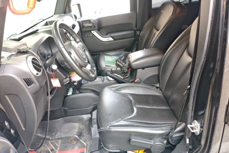 Used Jeep Wrangler 2015 3.0L Sahara Four-Door Comfort Edition Left Front Seat