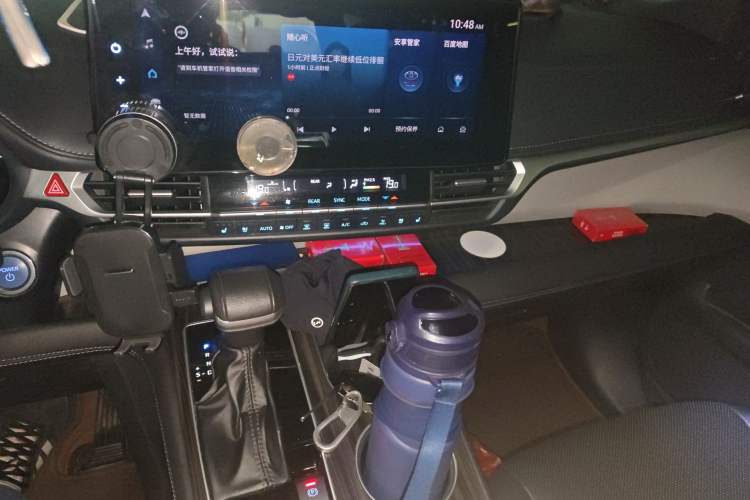 Used Toyota Granvia 2022 2.5L Hybrid Prestige Edition Audio And AC Panel