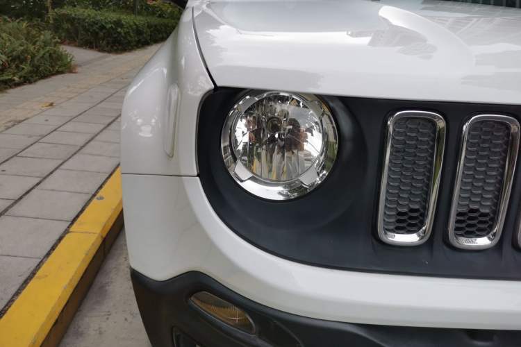 Used Jeep Renegade 2017 180T Automatic Kinetic Edition+ Right Front Headlight