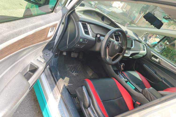 Used Honda Jade 2013 1.8L automatic Comfort version 5 seats
