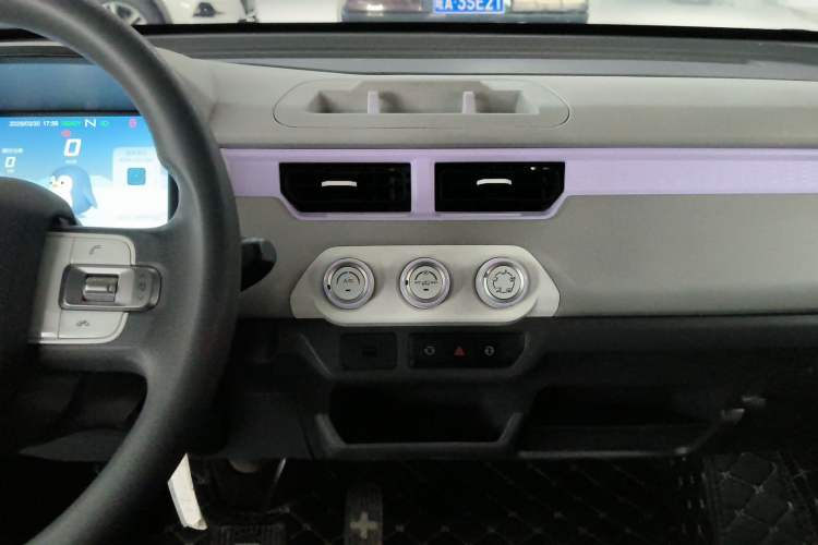 Used Chery QQ Ice Cream 2022 170km Sundae Phosphate Lithium-Ion Audio And AC Panel