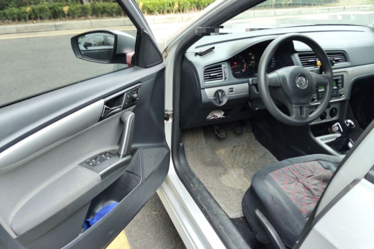 Used Volkswagen Gran Lavida 2013 1.6L Manual Fashion Model
