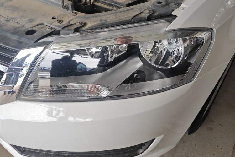 Used Volkswagen Lavida 2013 Revised Classic 1.6L Manual Fashion Edition Left Front Headlight