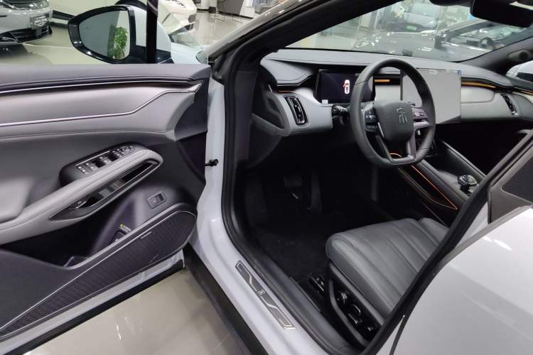 Used BYD Song L EV 2025 Intelligent Driving Version 662 km LiDAR Excellence Edition
