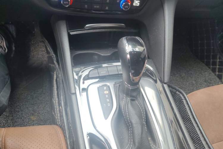 Used Buick Regal 2019 20T Elite Version China VI Standard Gear Lever