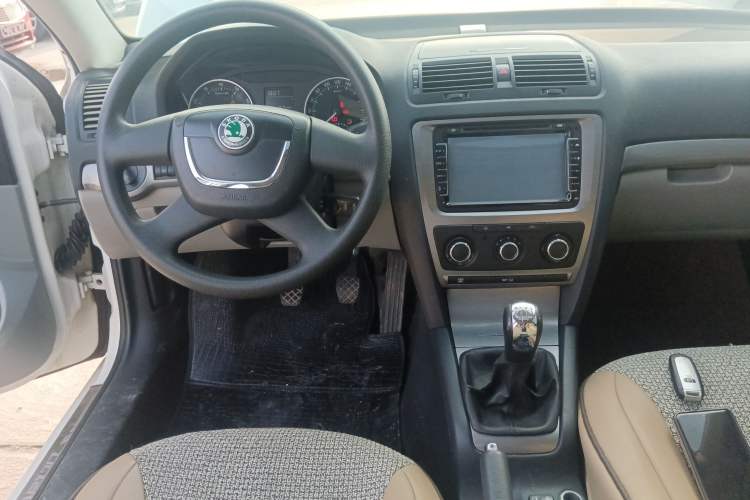 Used Skoda Octavia 2010 2.0L Manual Yijun Edition Steering Wheel