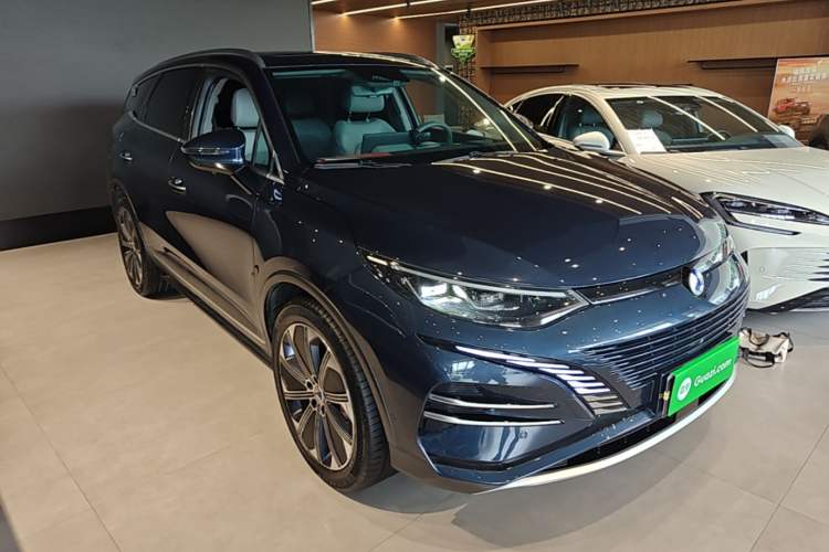 Used Denza N8 2023 Four-Wheel Drive Ultra-Hybrid Flagship Six-Seater Version
