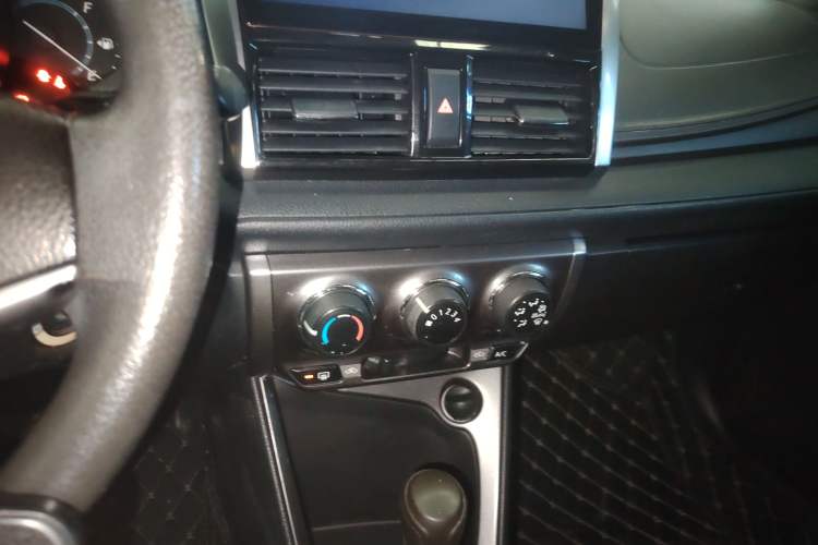 Used Toyota YARiS L Zhi Xuan 2015 1.5E Automatic Charm Edition
