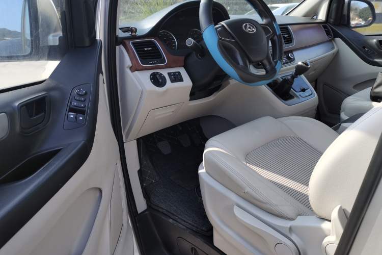 Used SAIC MAXUS G10 2016 2.0T Manual Elite Edition Driver Seat