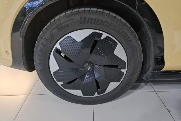 Used IM LS7 2023 90 kWh Elite Rear-Drive Version