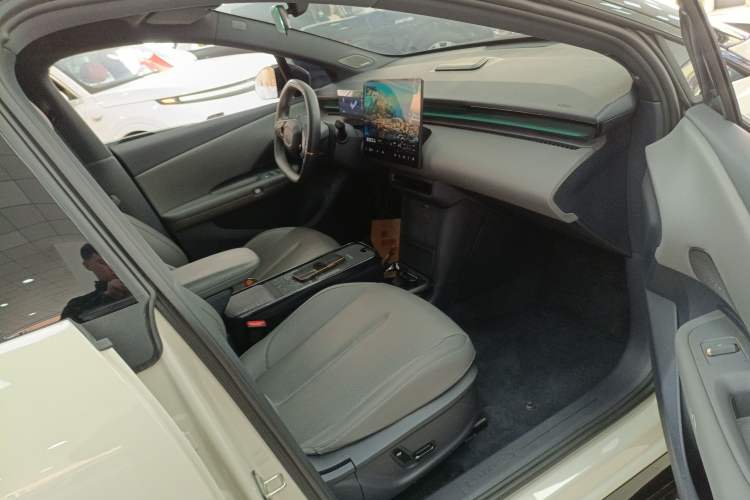 Used Lynk & Co Z20 2025 530 km Range Rear-Wheel Drive Pro