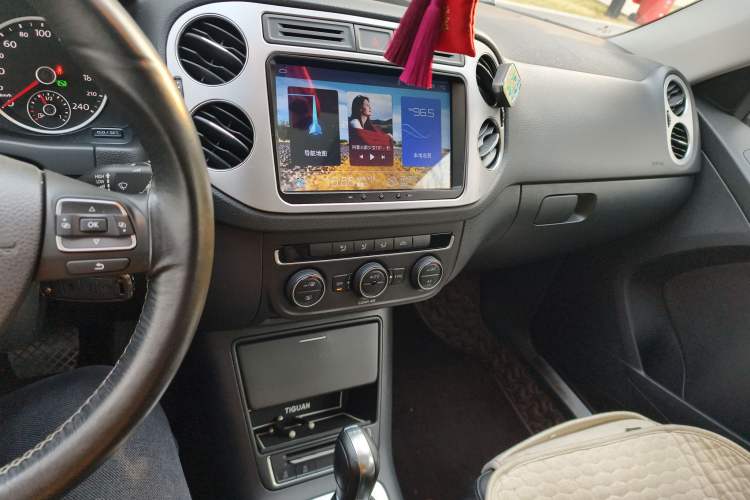 Used Volkswagen Tiguan 2016 280TSI Automatic Two-Wheel Drive Silk Road Comfort Edition Audio And AC Panel