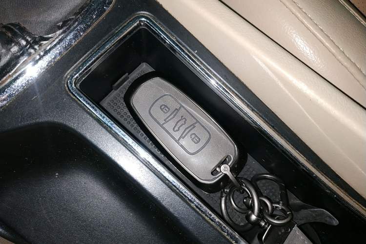 Used Geely Auto Emgrand 2017 Sedan Million Edition 1.5L Manual Luxury Model Vehicle Key