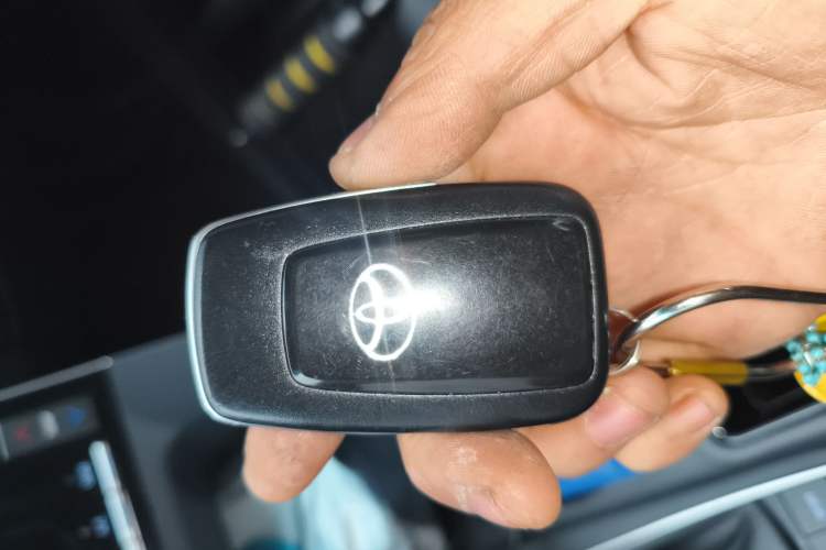 Used Toyota Avalon 2019 Dual-Engine 2.5L Luxury Edition China VI Standard Vehicle Key