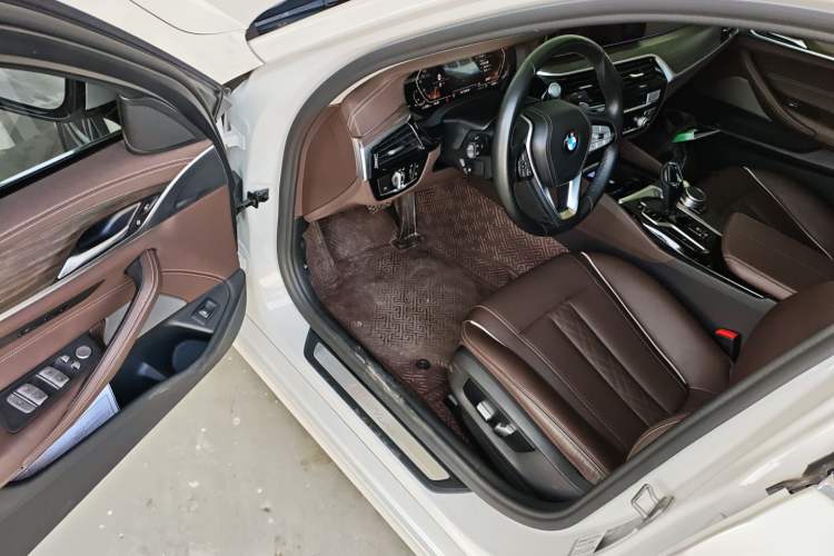 Used BMW 5 Series 2021 530Li Leading Luxury Package Driver Seat